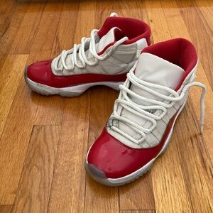 Mens Nike Jordan 11 high top sneaker in cherry red/ white size 9.5